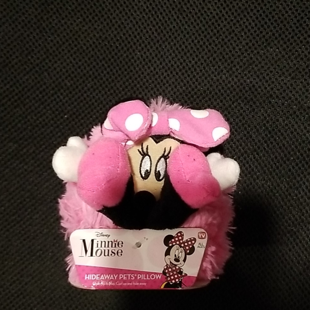 Nwt! Minnie mouse hideaway pets pillow